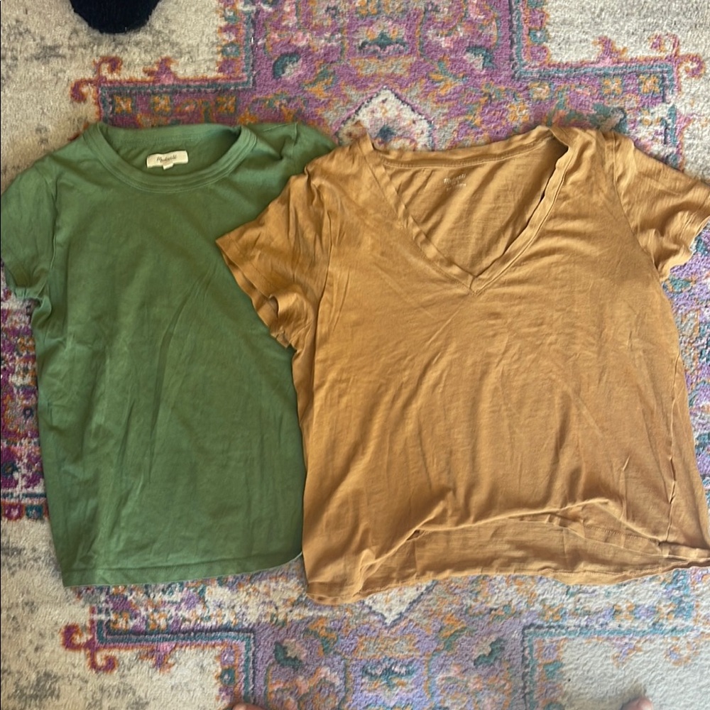 Madewell  bundle ofGreen T-Shirt and mustard T shirt size xxs and s
